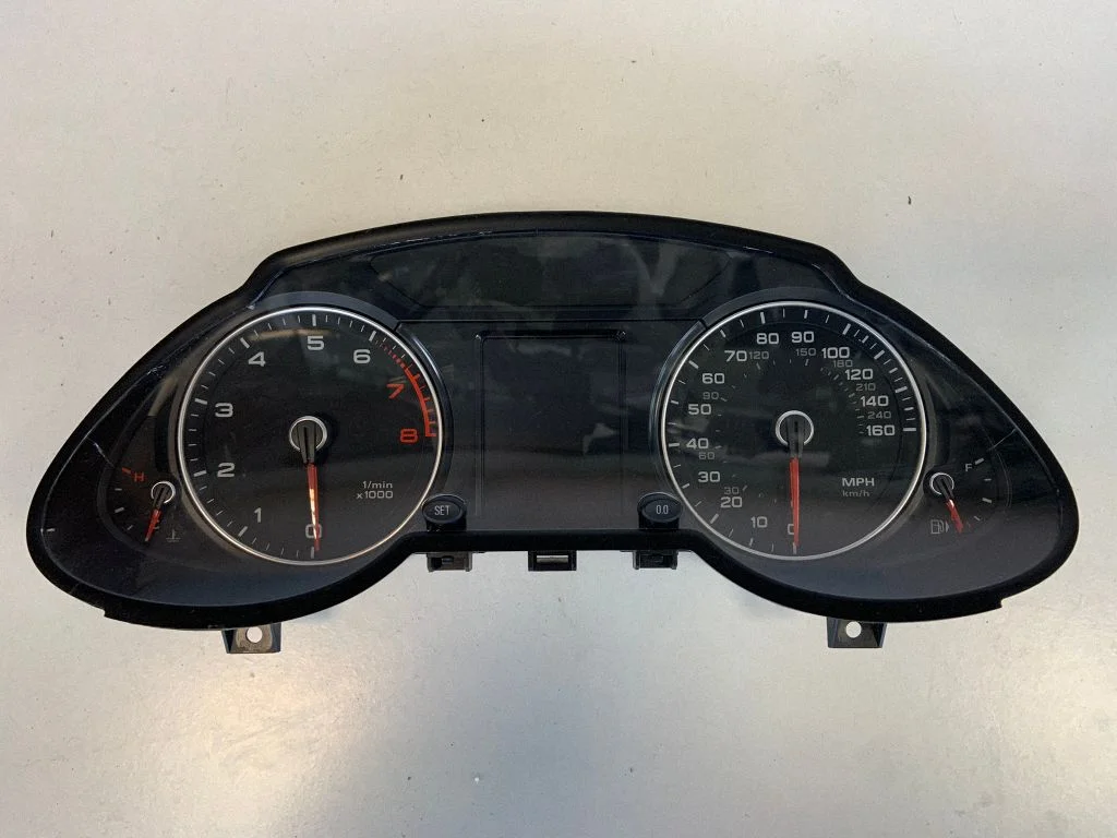 Speedometer (instrument cluster) 8R0920950R