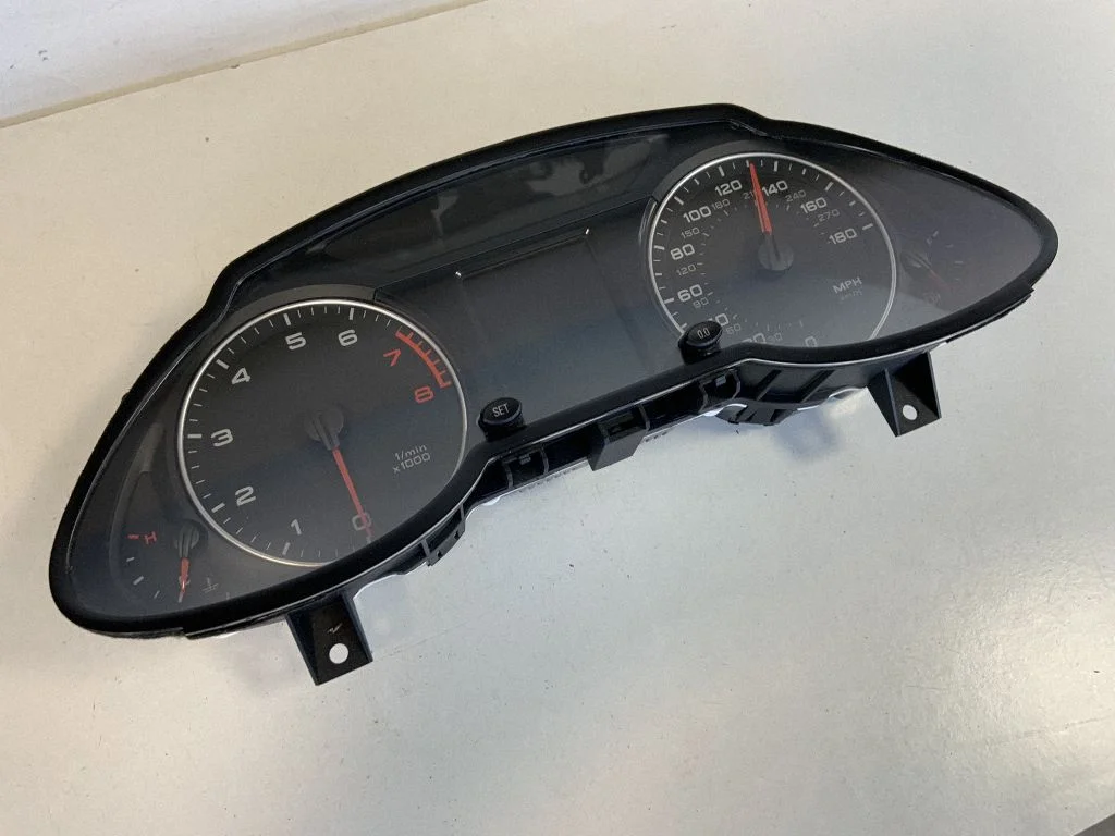 Speedometer (instrument cluster) 8R0920950B