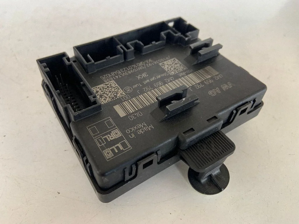 Durvju elektronikas vadības bloks 4M2959792J