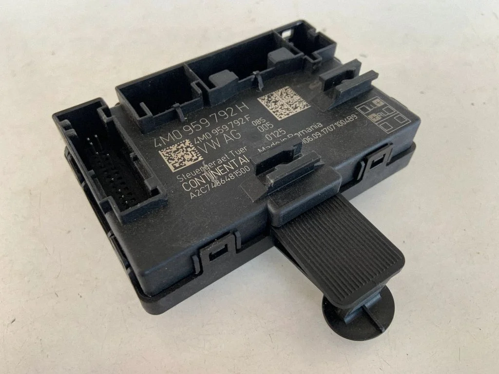 Durvju elektronikas vadības bloks 4M0959792H