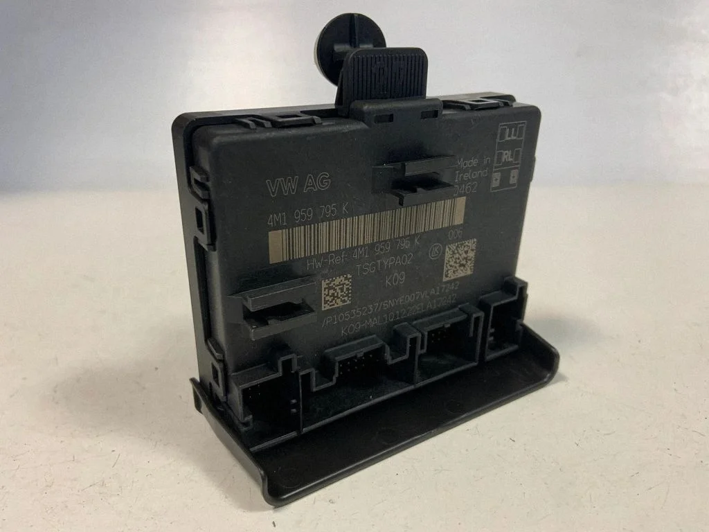 Durvju elektronikas vadības bloks 4M1959795K