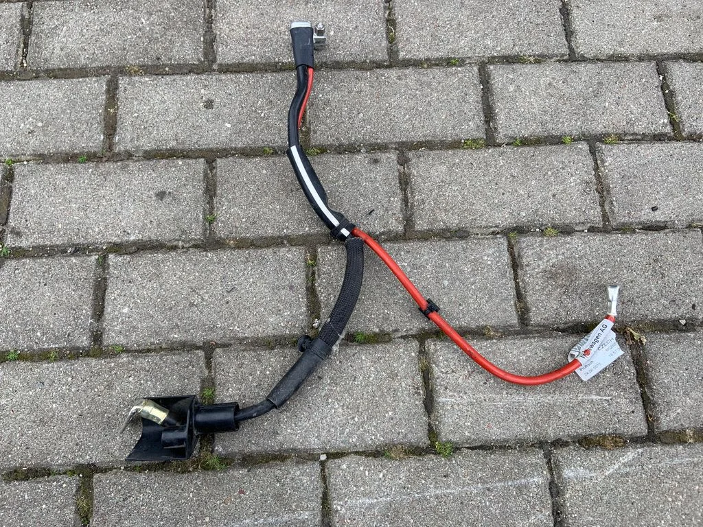 Przewód plusowy (akumulatora) – Audi A3 S3 8V (2013-2019)
