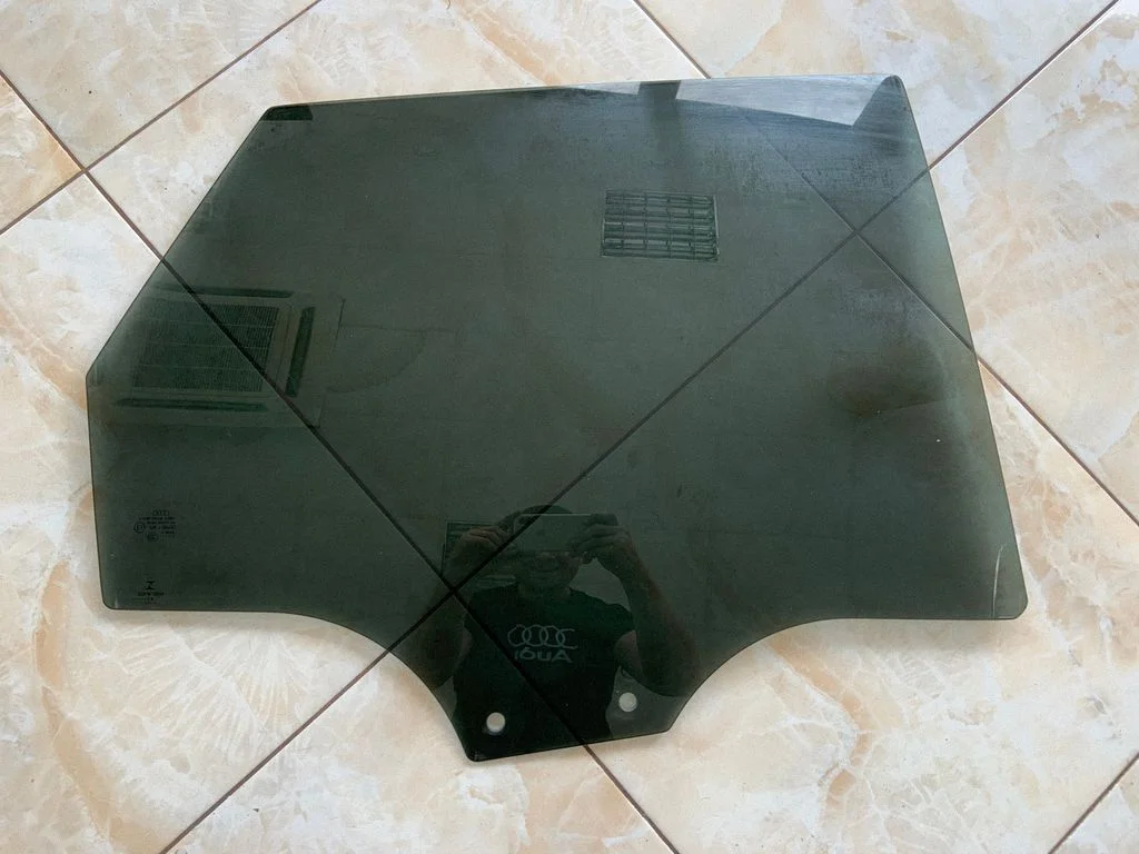 Rear door window glass 43R004553