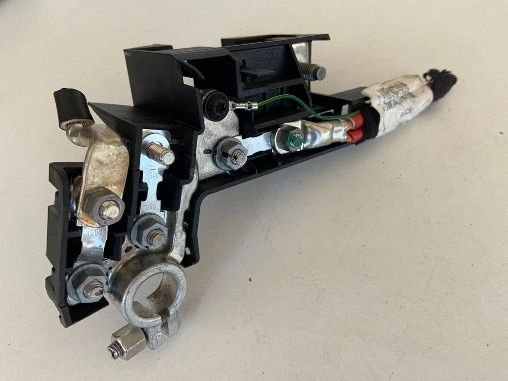 Plussjuhtmete ühendussõlm 8J0915459