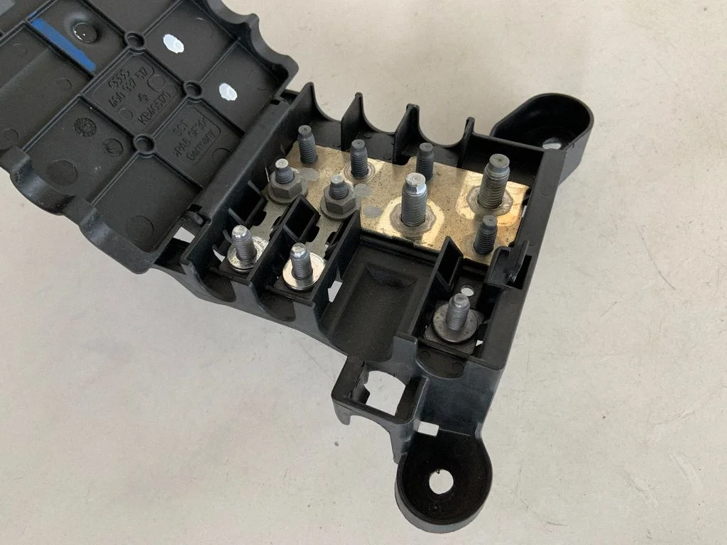 Plussjuhtmete ühendussõlm 4G0937517