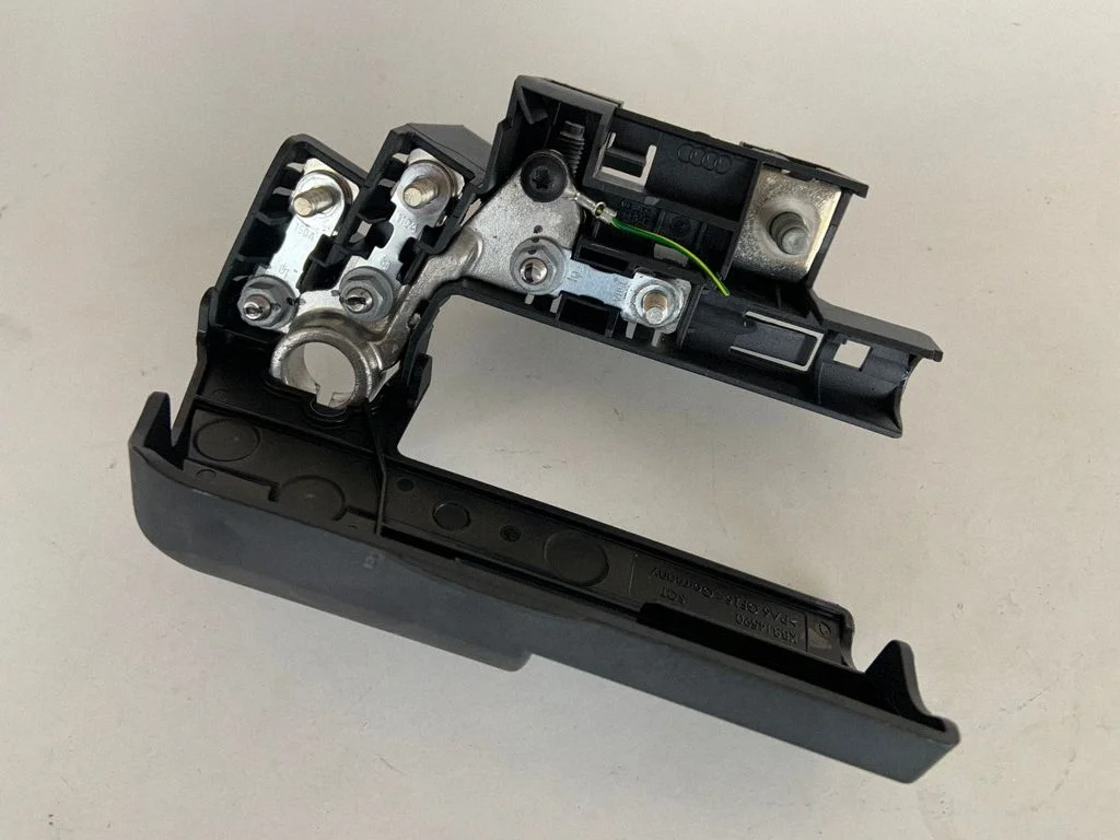Plussjuhtmete ühendussõlm 8J0915459