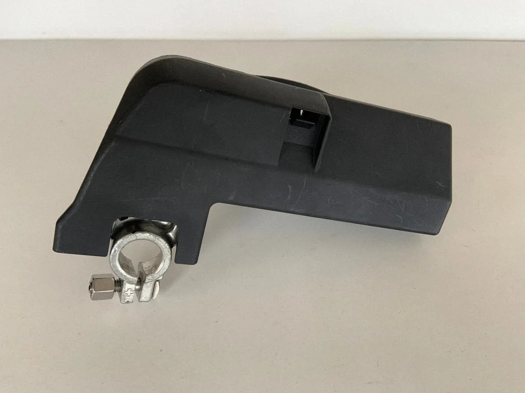 Plussjuhtmete ühendussõlm 8J0915459