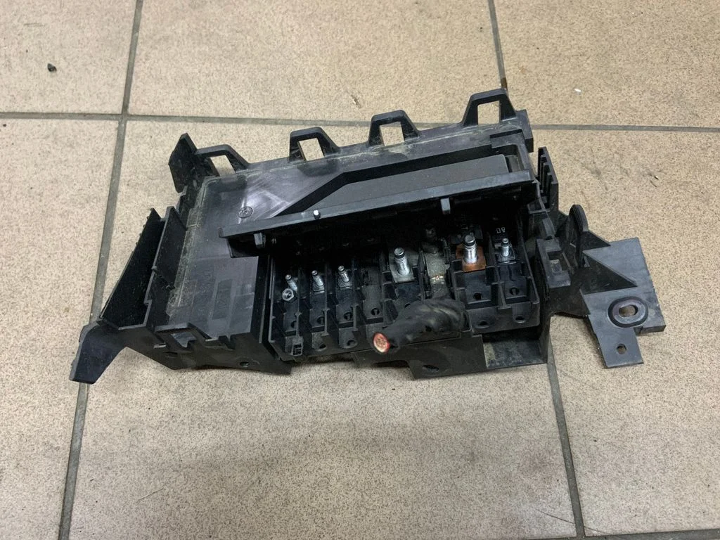 Plusa vadu savienojuma mezgls HG9T14A301AA
