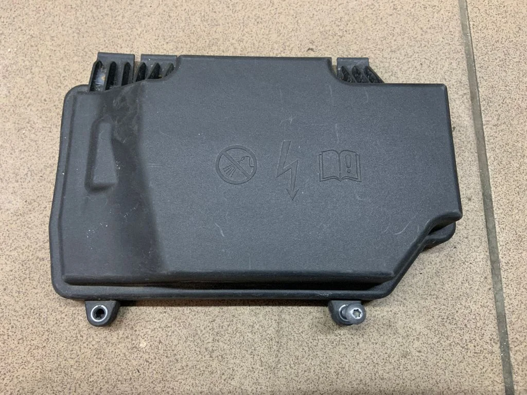 Fuse box cover A2055402428