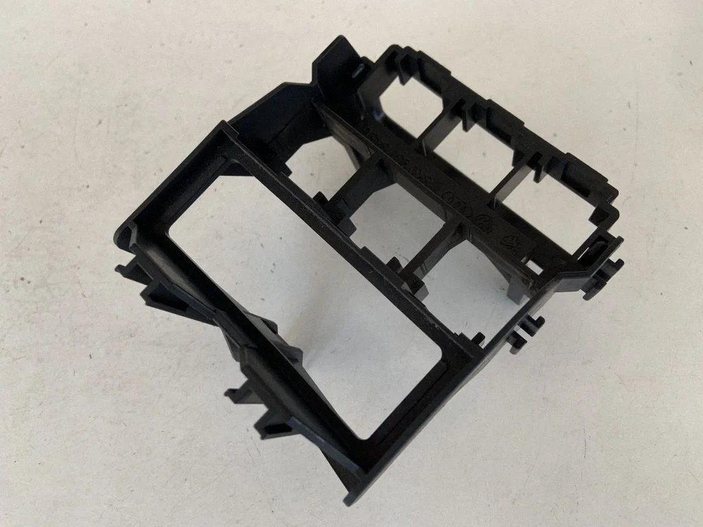 Muu salongiosa 8K0937545B