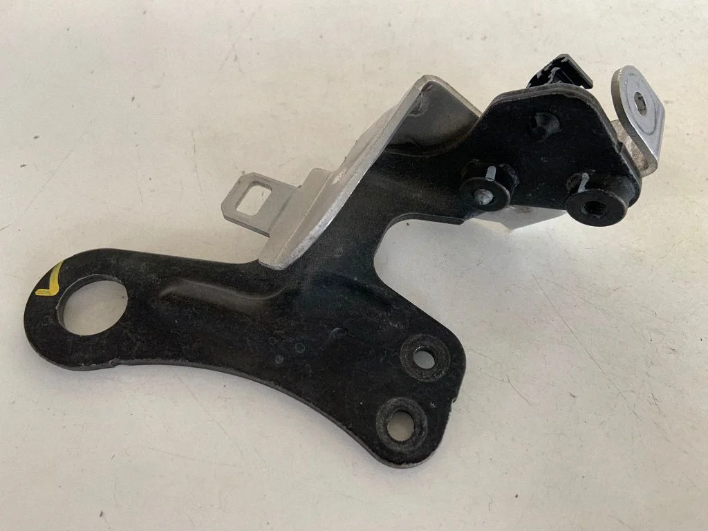 Cita motora nodalījuma detaļa 06K103392S