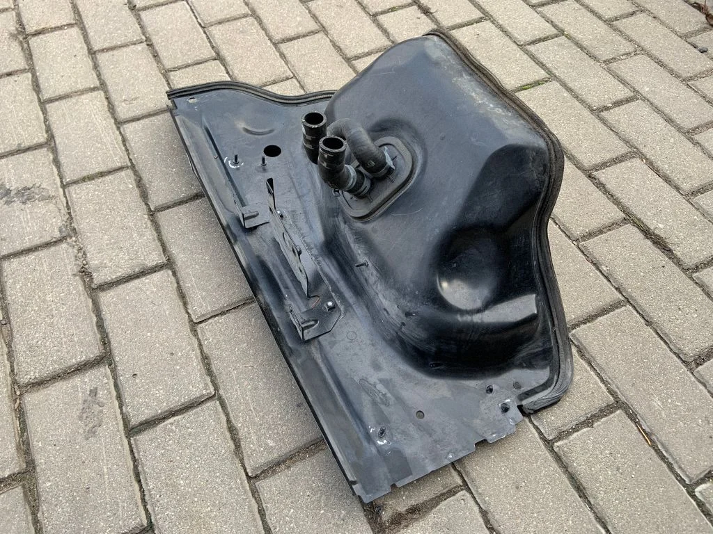Other engine bay part 8R0819532
