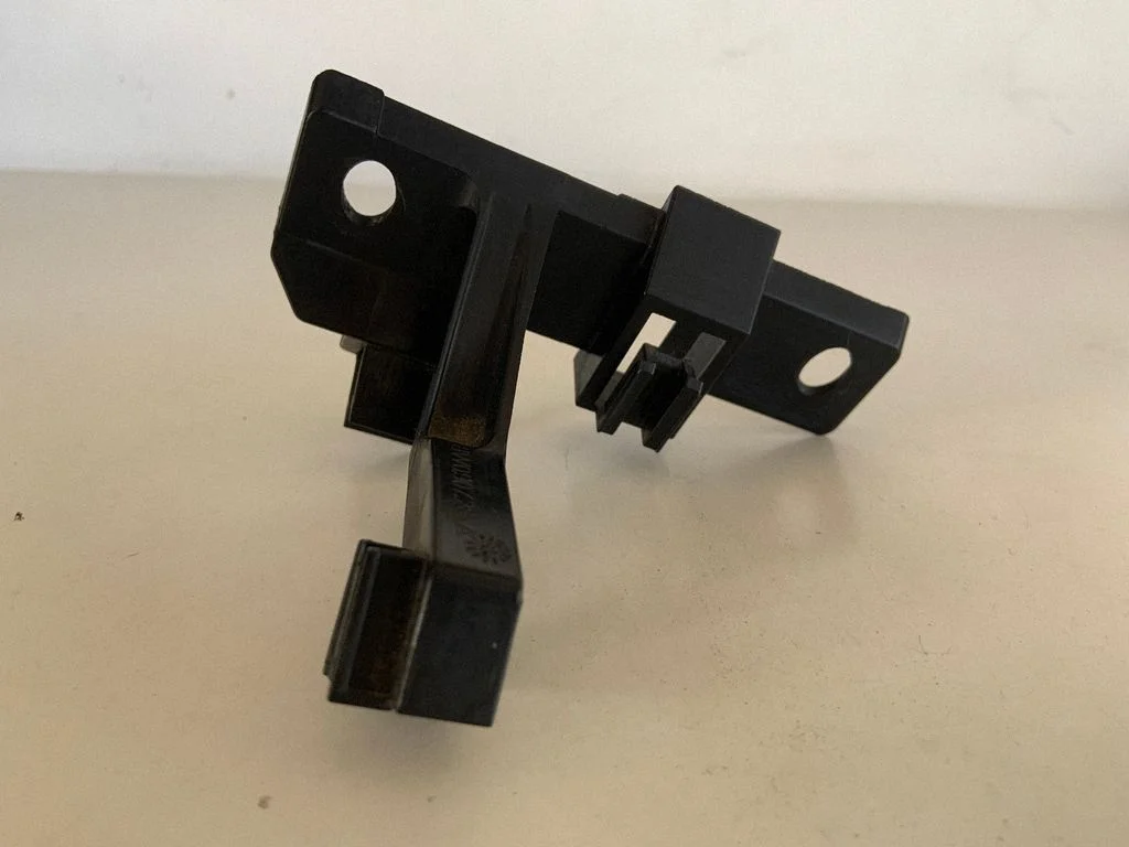 Cita motora nodalījuma detaļa 8W0907285A