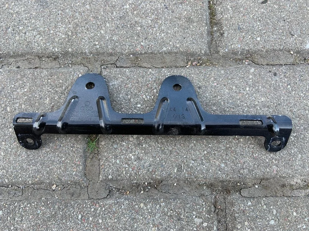 Kita variklio skyriaus detalė