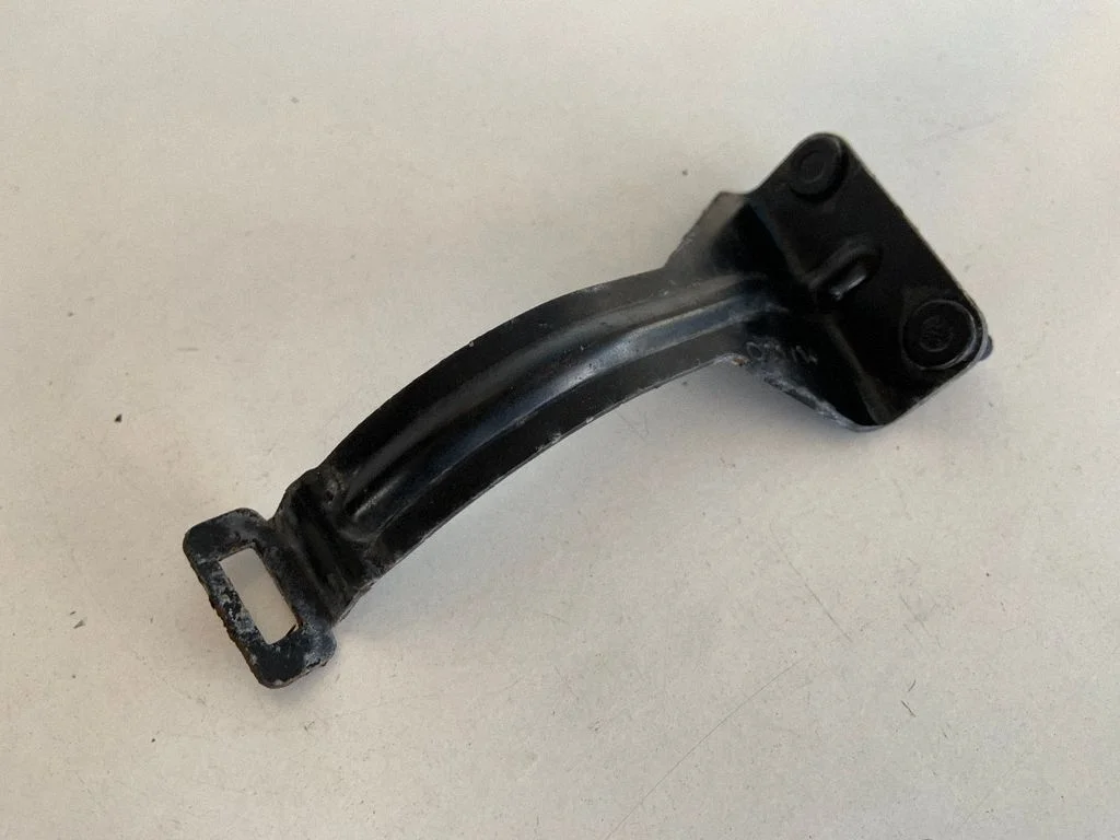 Cita motora nodalījuma detaļa 8K0145896