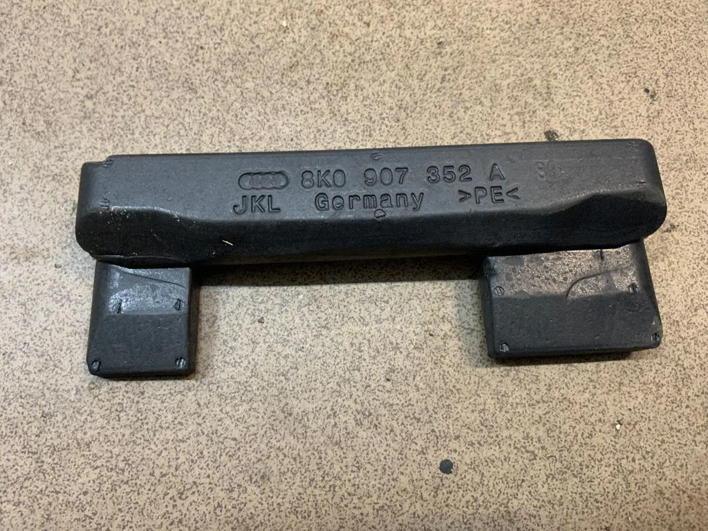 Other engine bay part 8K0907352A