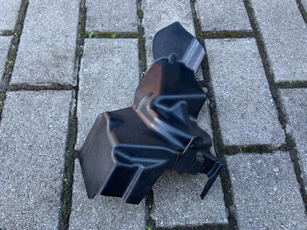Kita variklio skyriaus detalė
