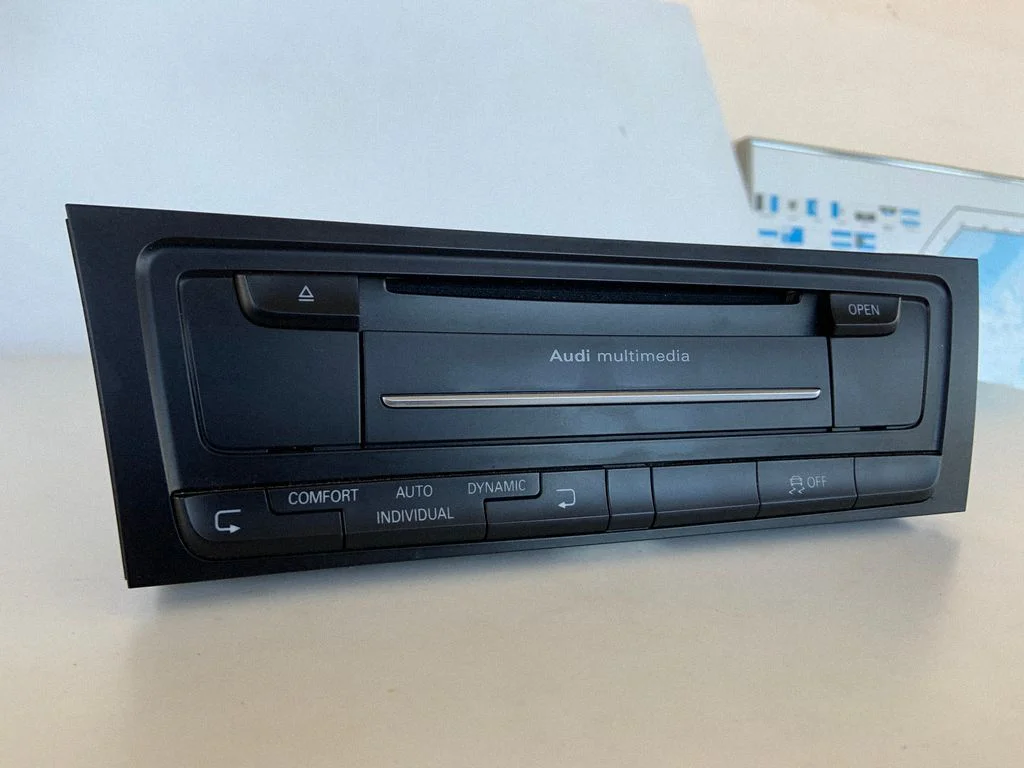 Radio/CD/DVD atskaņotājs/navigācija 8T1035664D