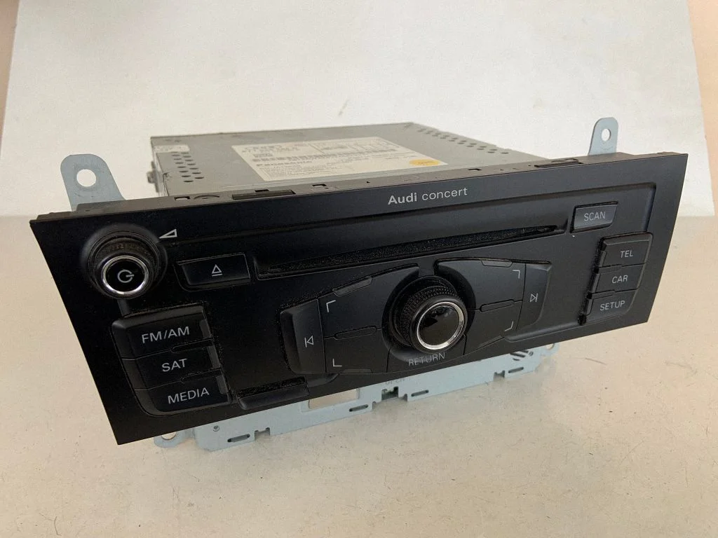 Radio/CD/DVD/GPS head unit 8T1035186R