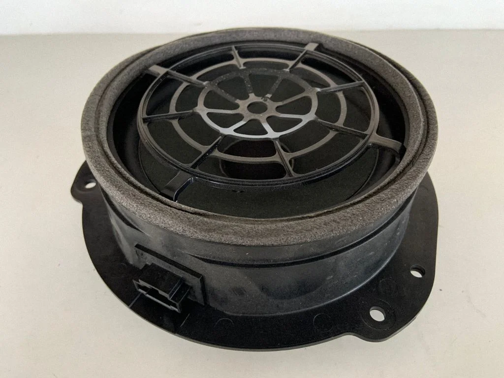 Tagaukse kõlar(id) 8W5035411A