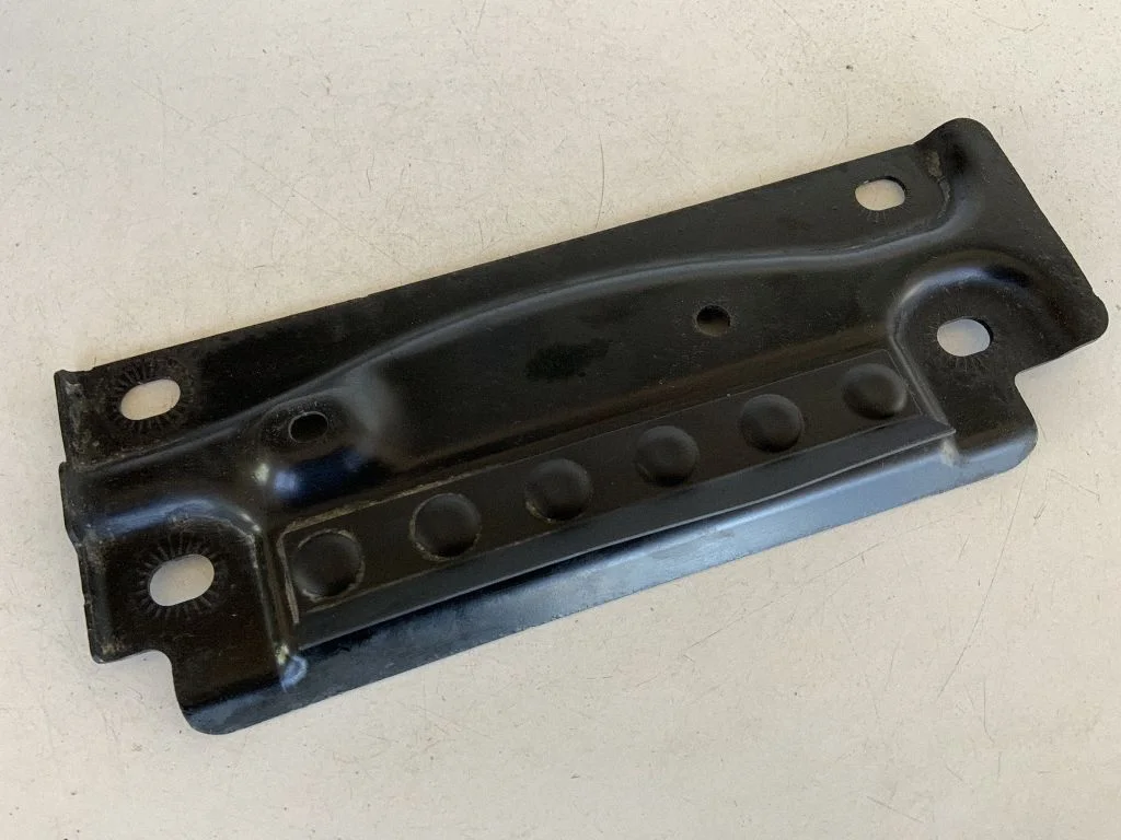 Muffler mount bracket/holder 8W0803183A