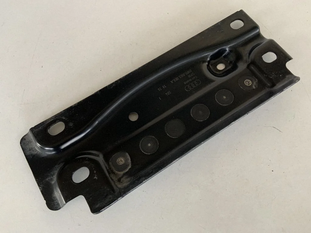 Wieszak tłumika 8W0803183A
