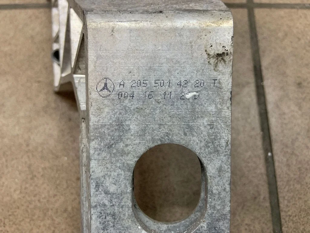 Radiator mount bracket A2055014220