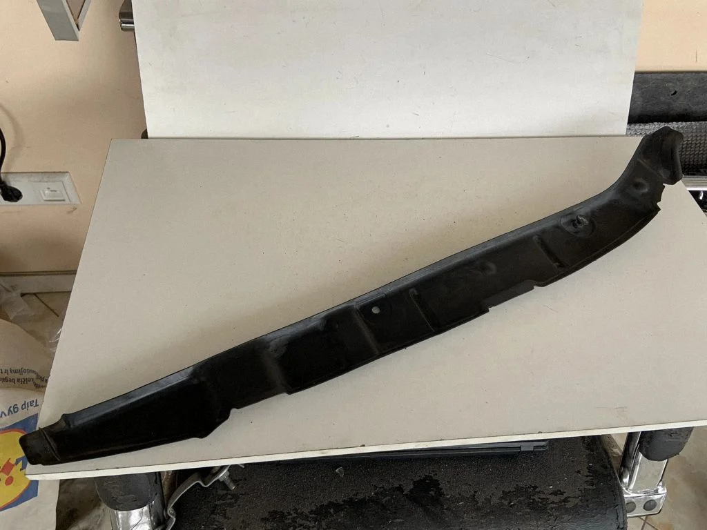 Poritiiva otsaliist 4M0821112
