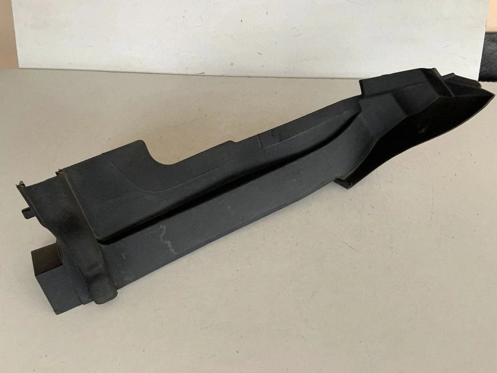 Poritiiva otsaliist 4M0821169C