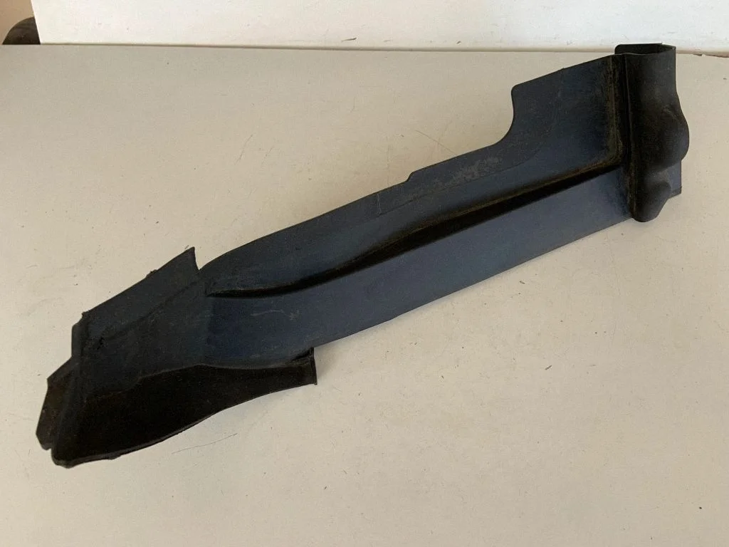 Fender end trim 4M0821170C