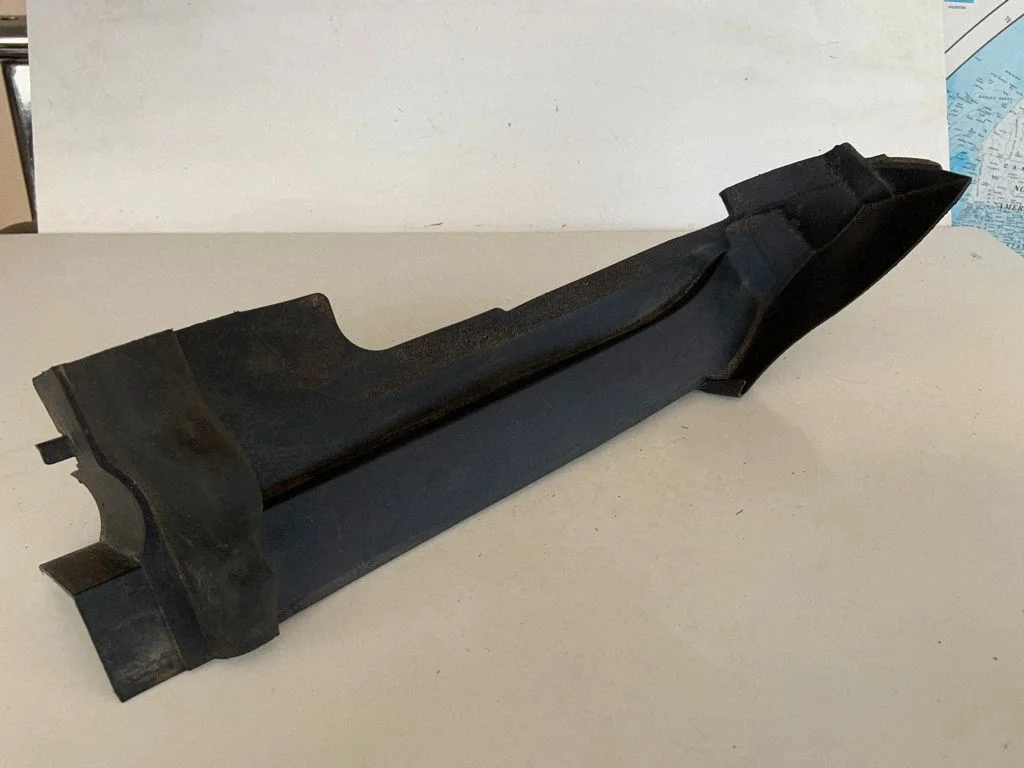 Fender end trim 4M0821169C