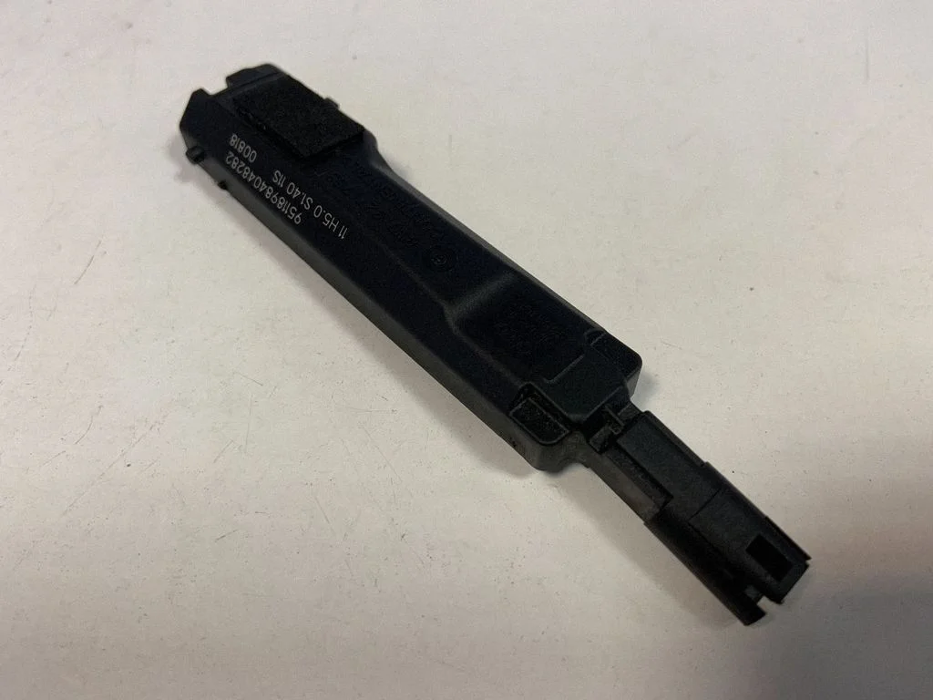 Võtmeta süsteemi KESSY (keyless) juhtplokk/moodul 8W0927753