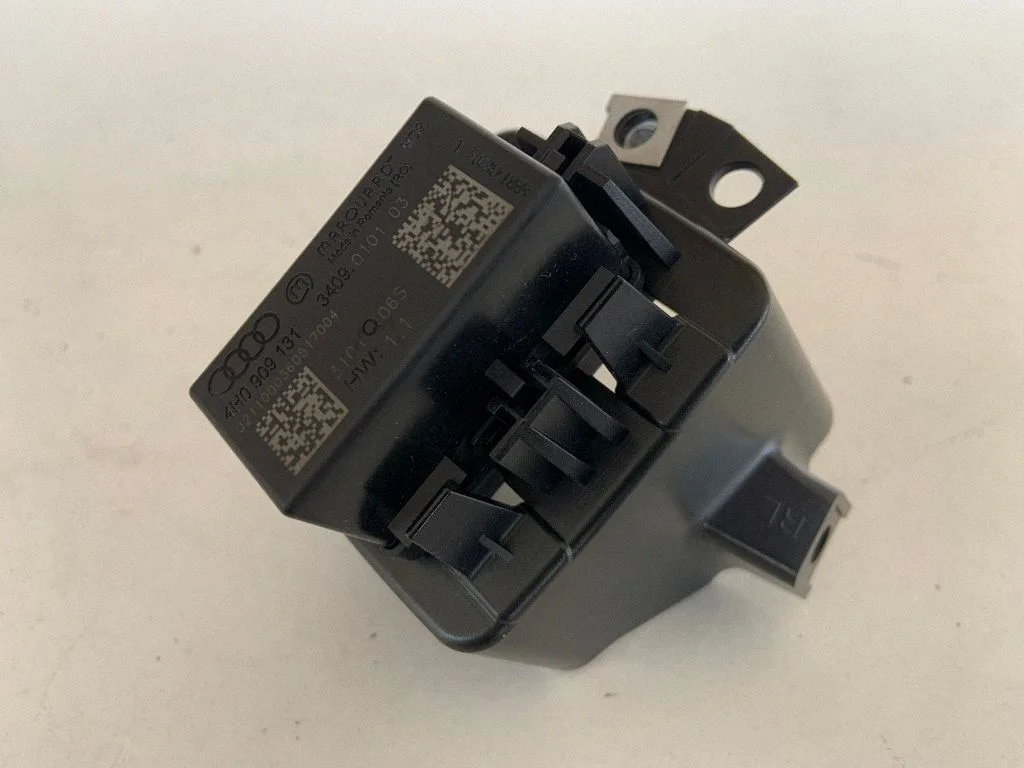 Võtmeta süsteemi KESSY (keyless) juhtplokk/moodul 4H0909131