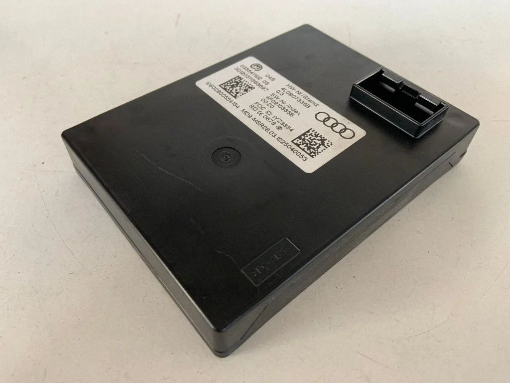 Bezatslēgas sistēmas KESSY (keyless) vadības bloks/modulis – Audi Q7 4L (2005-2015)