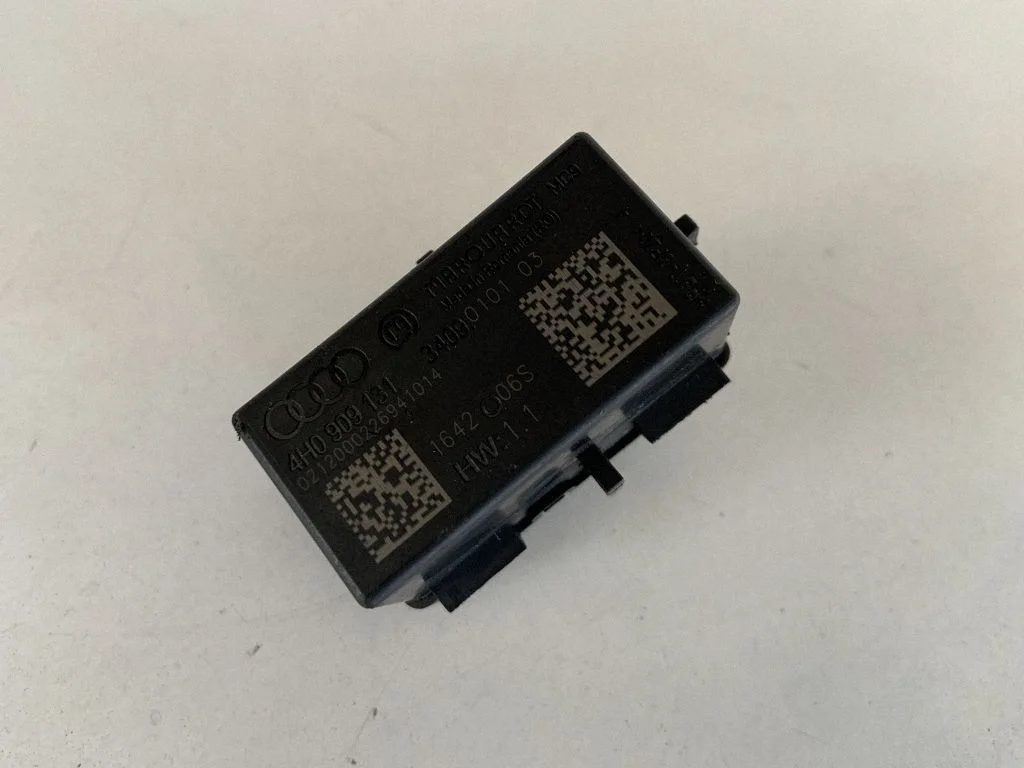 Võtmeta süsteemi KESSY (keyless) juhtplokk/moodul 4H0909131