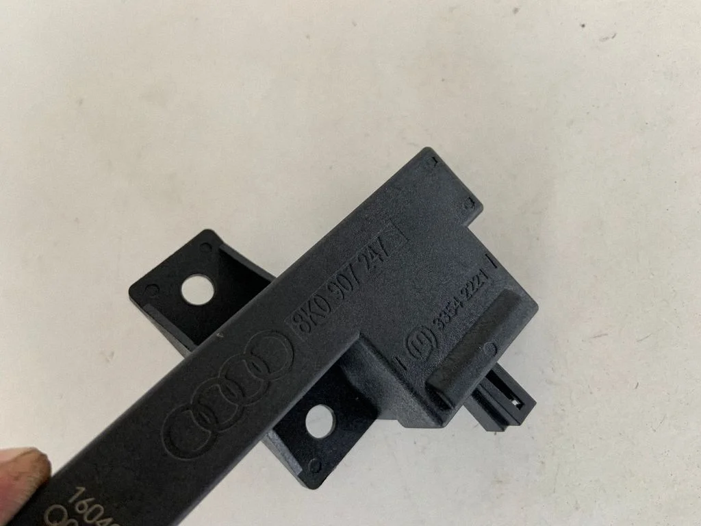 Võtmeta süsteemi KESSY (keyless) juhtplokk/moodul 8K0907247