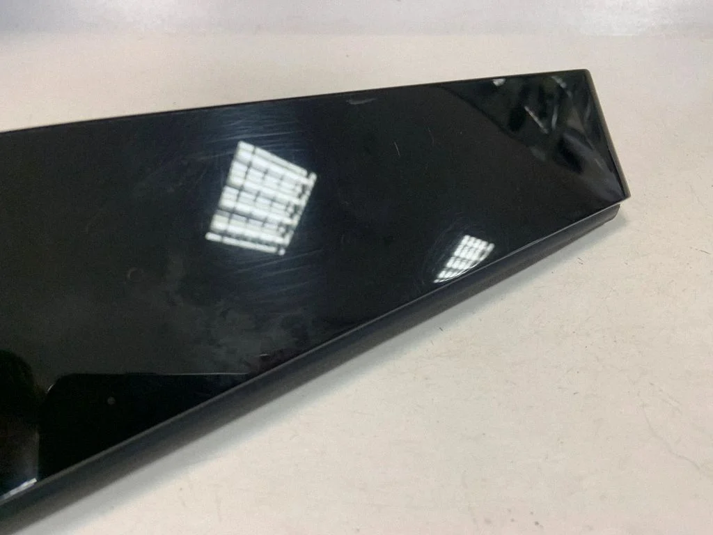 Rear door glass trim molding 8R0839902M