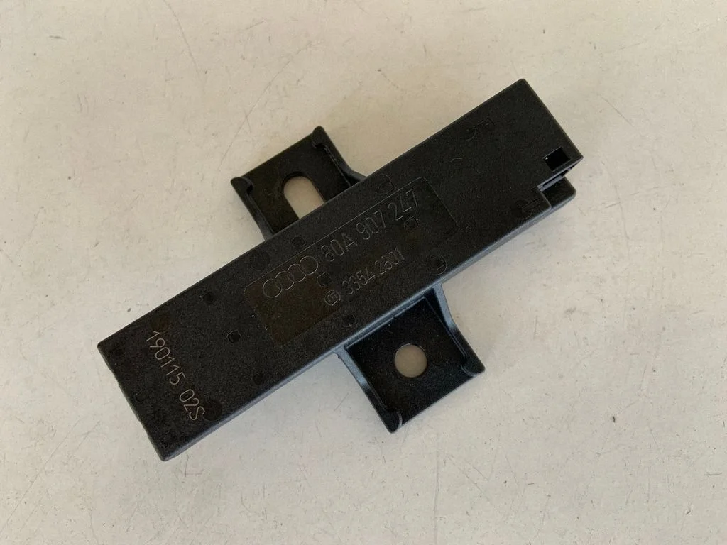 Võtmeta süsteemi KESSY (keyless) juhtplokk/moodul 80A907247
