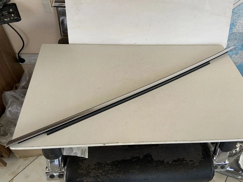 Tagaukse klaasi liist 80A853763
