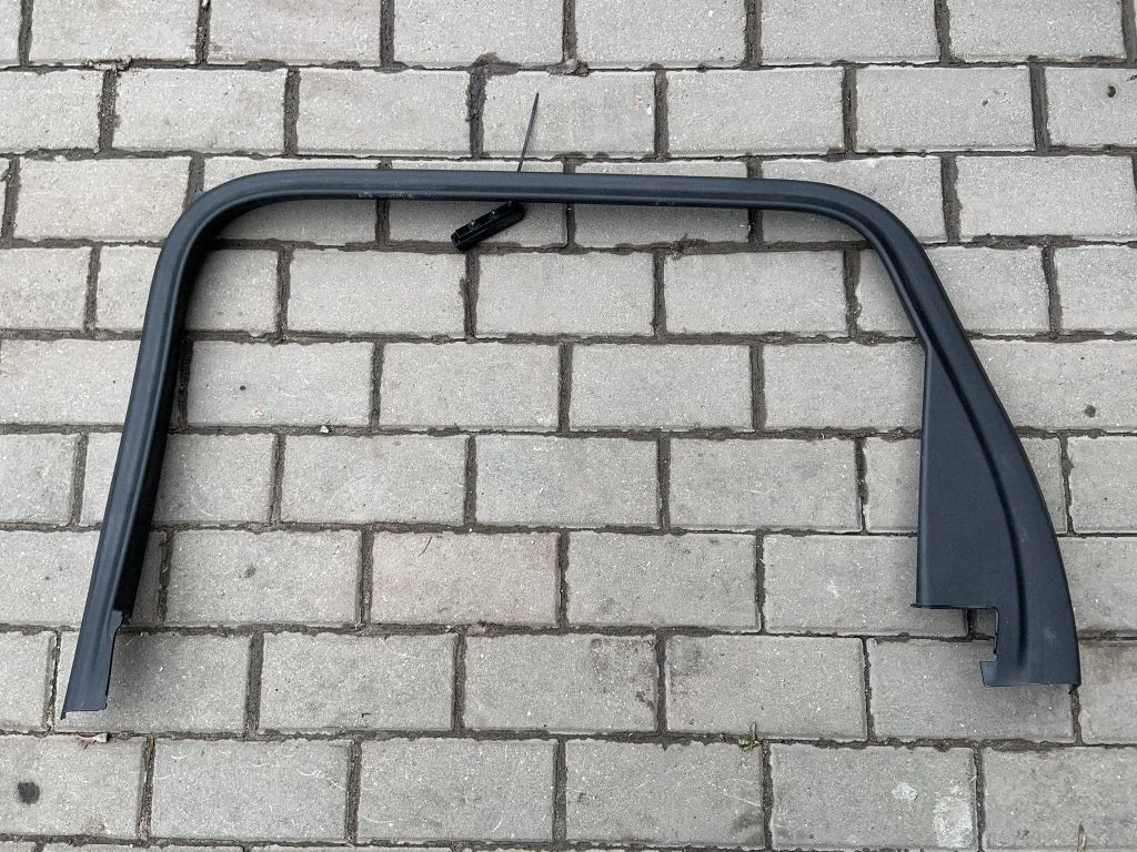 Galinių durų stiklo apdaila