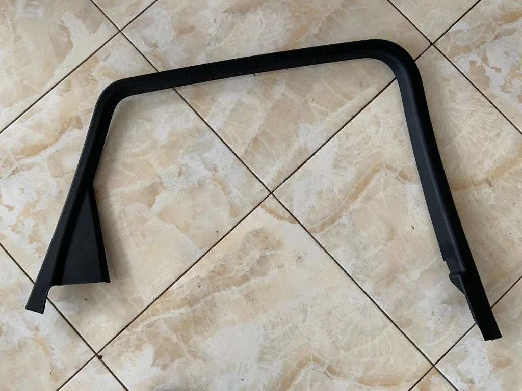 Rear door glass trim molding 8R0867671A