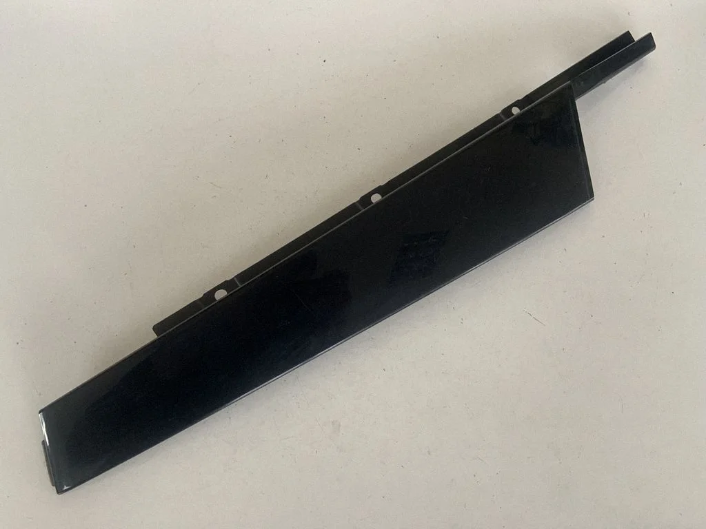Front door glass trim molding 4G0837902