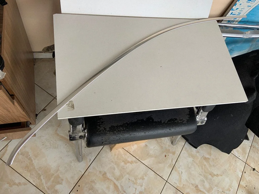 Esiukse klaasi liist 4M0853985