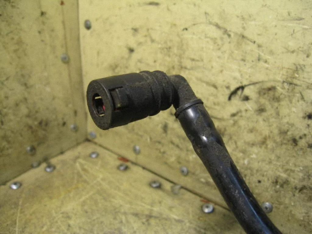 Brake booster pipe/hose – left