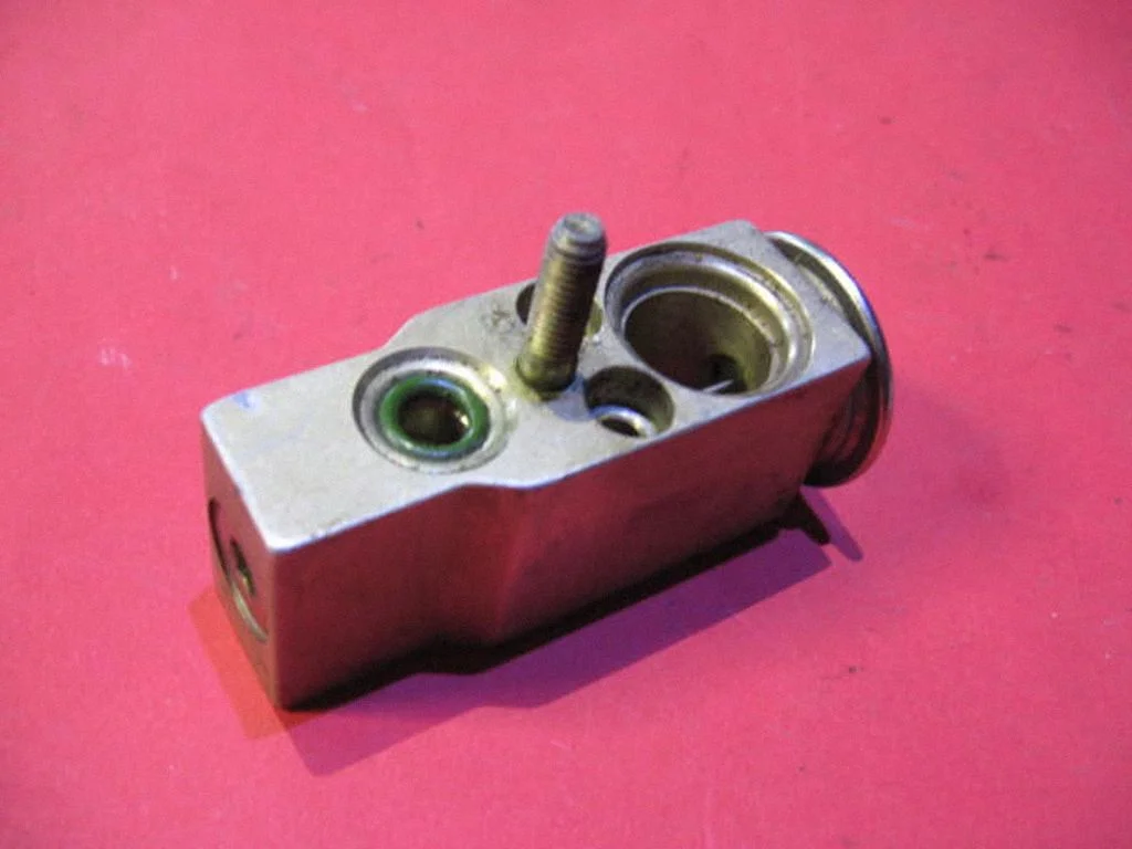 Air conditioning (A/C) expansion valve – Mercedes-Benz Vito Viano W638 (1996-2003)