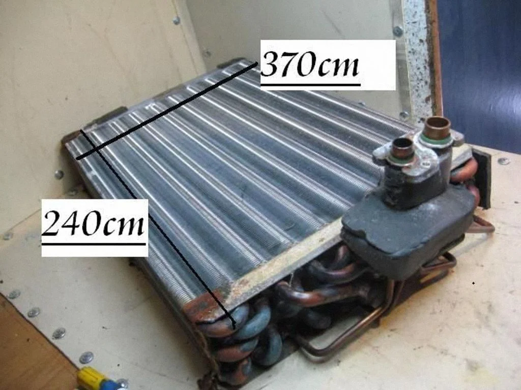 Gaisa kondicioniera radiators (salonā) – vidējā