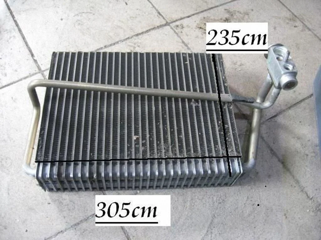 Gaisa kondicioniera radiators (salonā) – vidējā