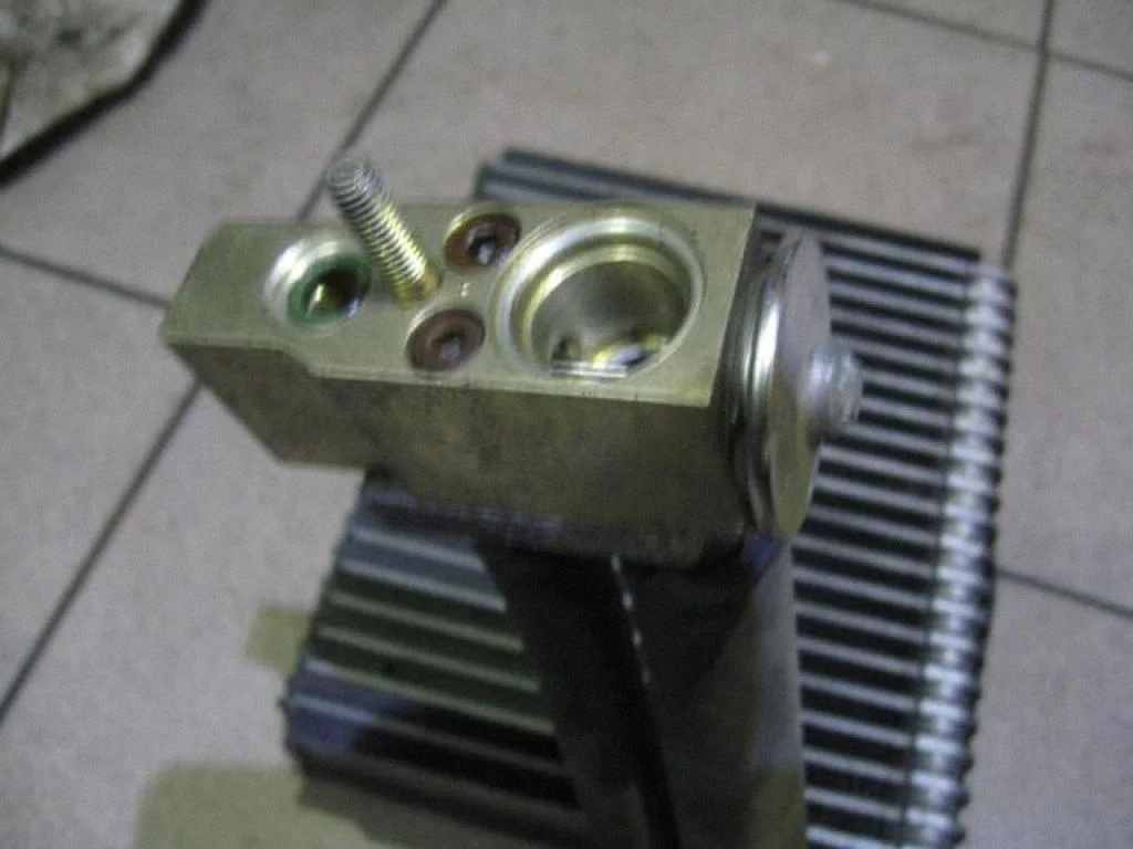 Air conditioning (A/C) radiator (interior) – centre