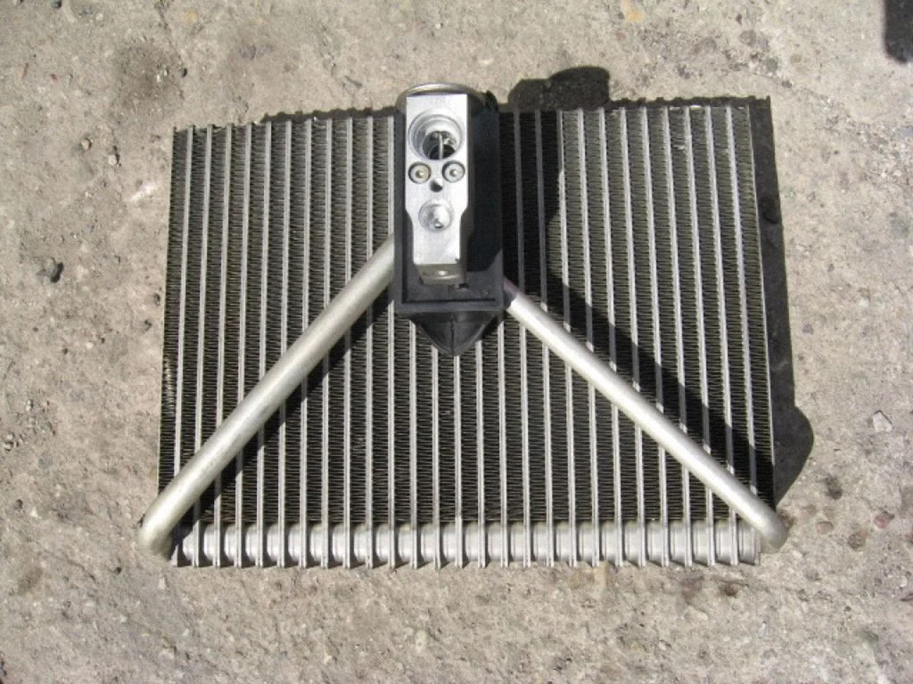 Air conditioning (A/C) radiator (interior) – centre