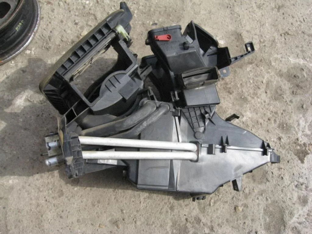 Interior heater climate box assembly housing – centre